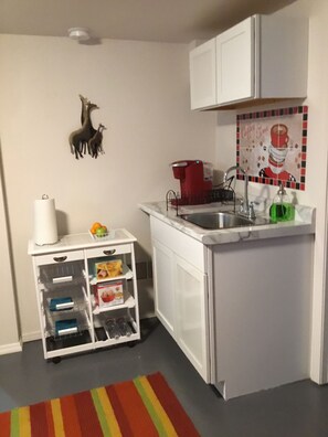 Microwave, coffee/tea maker, ice maker