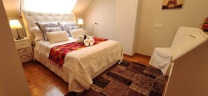 2 bedrooms, iron/ironing board, WiFi, bed sheets - Ático en el centro con parking (Oviedo)