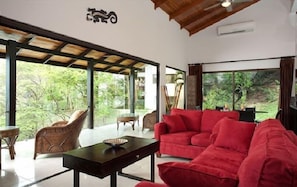 House, Multiple Beds (Casa Colibri) | Living room