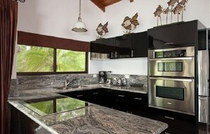 House, Multiple Beds (Casa Colibri) | Private kitchen