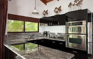 House, Multiple Beds (Casa Colibri) | Private kitchen