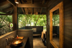 House, Multiple Beds (El Chante) | Bathroom | Soap, shampoo - El Chante (Tamarindo)