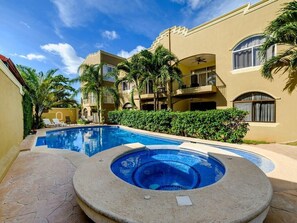 Appartement, 2 queensize bedden (Villa Paloma) | Zwembad | Een buitenzwembad