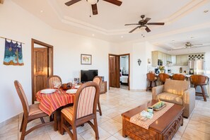 คอนโด, เตียงควีนไซส์ 2 เตียง (Villa Paloma) | ห้องนั่งเล่น