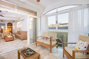 คอนโด, เตียงควีนไซส์ 2 เตียง (Villa Paloma) | ห้องนั่งเล่น