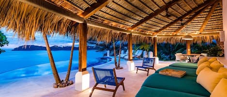 House, Multiple Beds (Flamingo Blu) | Pool