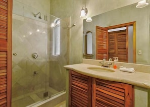 Condo, Multiple Beds (Monte Perla #2) | Bathroom