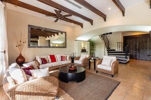 คอนโด, หลายเตียง (Villa Almendro) | ห้องนั่งเล่น