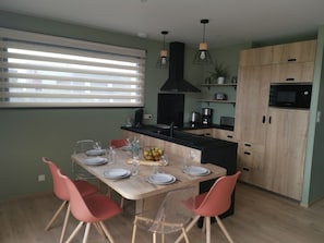 Dining - Gîte Louisa, on the edge of the Hatainville Dunes  (Les Moitiers-d'Allonne)