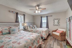 2 bedrooms, iron/ironing board, free WiFi, bed sheets - Mermaid's Landing (Rockport)
