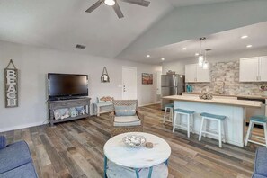 Smart TV - Mermaid's Landing (Rockport)