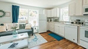 Unclassified image, 4 of 34, button - Functional Apartment Near Downtown Bristol (Bristol)