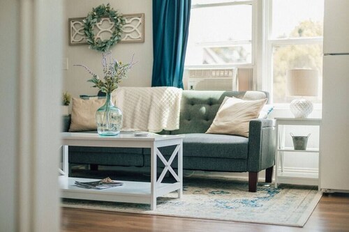 Functional Apartment Near Downtown Bristol