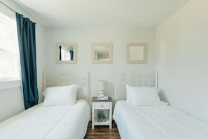 2 chambres, fer et planche à repasser, Wi-Fi, draps fournis