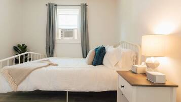 2 bedrooms, iron/ironing board, WiFi, bed sheets