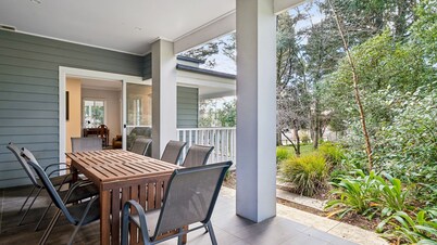 Winsome | New Modern home beautifully decorated | close to center of Blackheath