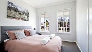 4 bedrooms, desk, iron/ironing board, free WiFi