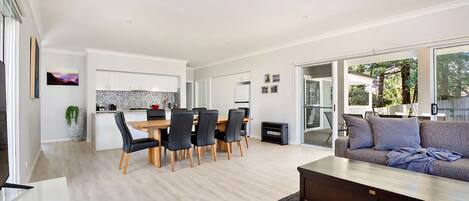 Smart-TV, peis, Netflix og DVD-spiller