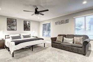 9 Schlafzimmer, Bügeleisen/Bügelbrett, kostenloses WLAN, Bettwäsche