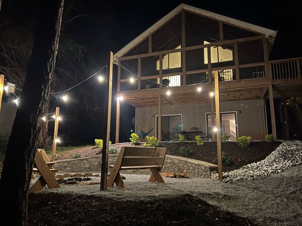 Property grounds - LAKEFRONT HARTWELL! Good dogs welcome! Covered dock, fire pit, kayaks! (Westminster)