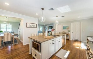 Fridge, microwave, oven, dishwasher - Greenwood Lake Lakefront Luxury (Hewitt)