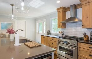 Fridge, microwave, oven, dishwasher - Greenwood Lake Lakefront Luxury (Hewitt)