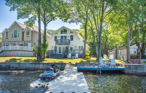 Greenwood Lake Lakefront Luxury