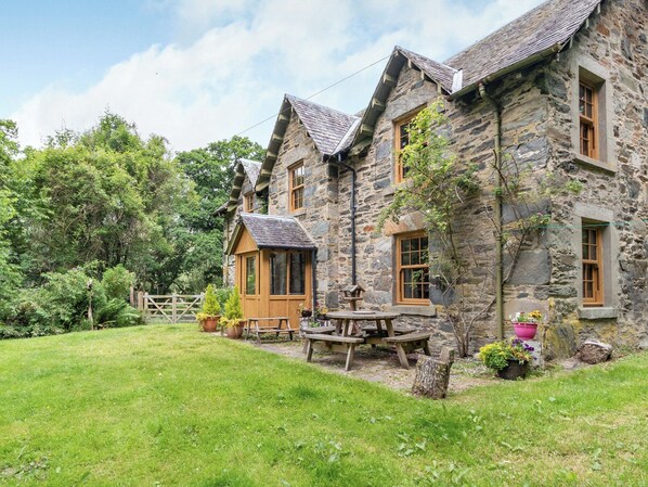 Outdoor dining - A beautiful former estate cottage, awash with character, nestling within its own ancient woodland. (Aberfeldy)
