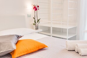 Comfort Room, Balcony