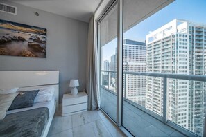 2 bedrooms, desk, iron/ironing board, WiFi