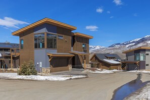 House (3 Bedrooms) | Exterior - 15 W Benjamin Lane by Summit County Mountain Retreats (Silverthorne)