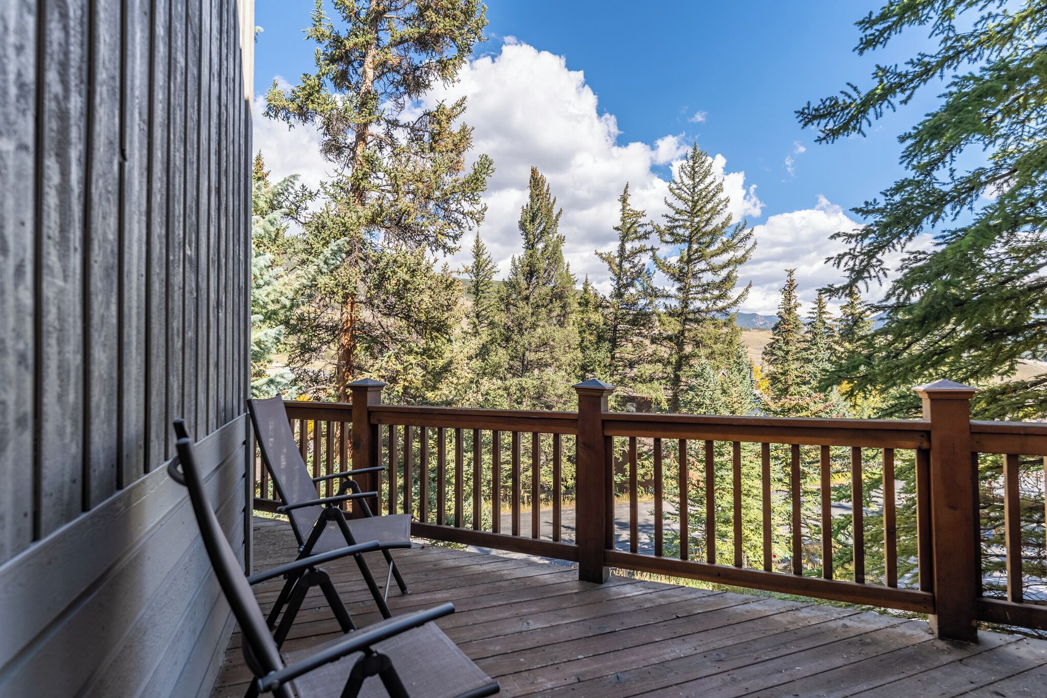 House (4 Bedrooms) | Exterior