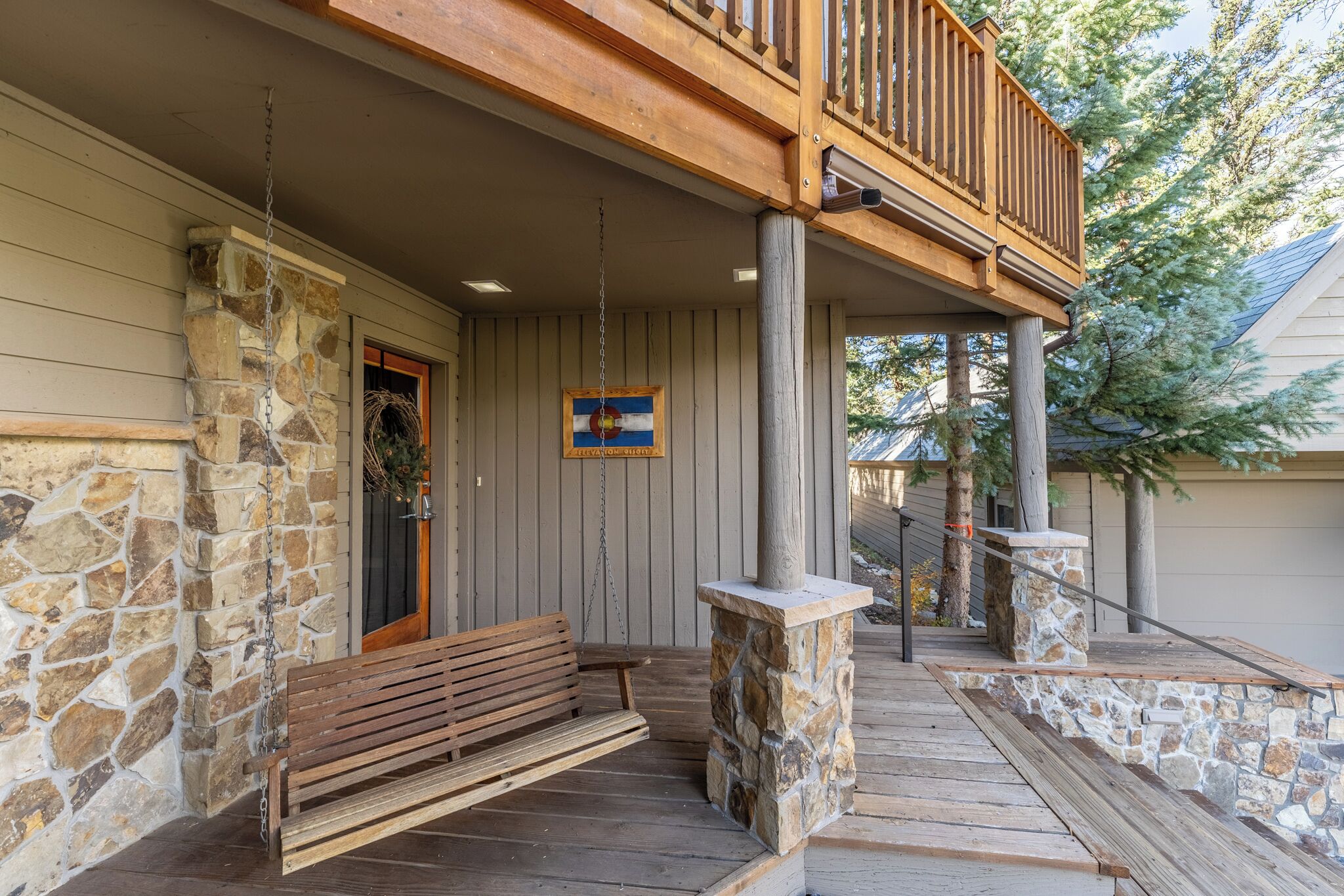 House (4 Bedrooms) | Exterior