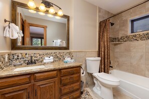 House, 5 Bedrooms | Bathroom