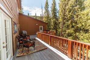 House (3 Bedrooms) | Exterior