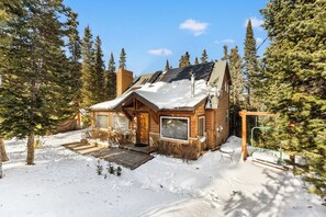 House (3 Bedrooms) | Exterior