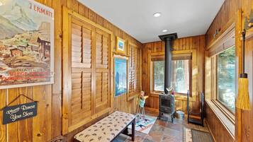 House (3 Bedrooms) | Exterior