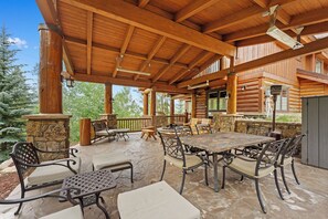 House (4 Bedrooms) | Exterior