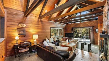 House (5 Bedrooms) | Exterior