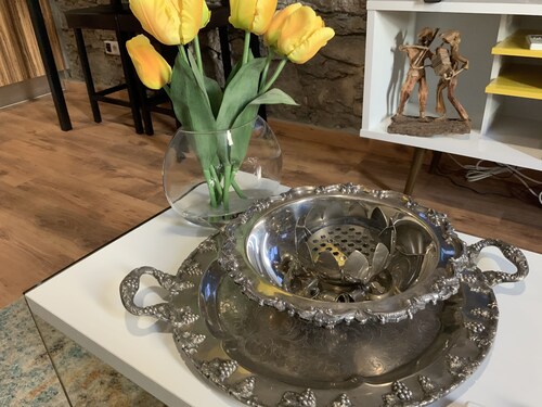 Rustic  Modern Studio in The Center of Praia- Techas Place