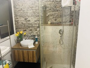 Bathtub, hair dryer, towels, soap