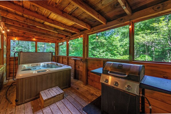 Indoor spa tub