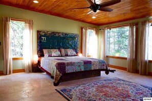 5 soverom, strykejern/-brett, wi-fi og sengetøy