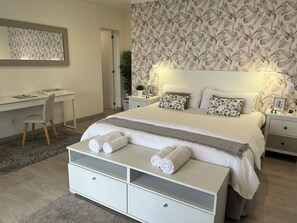 7 bedrooms, in-room safe, desk, iron/ironing board - Malibú Ocean Villa (Santa Cruz De Tenerife)
