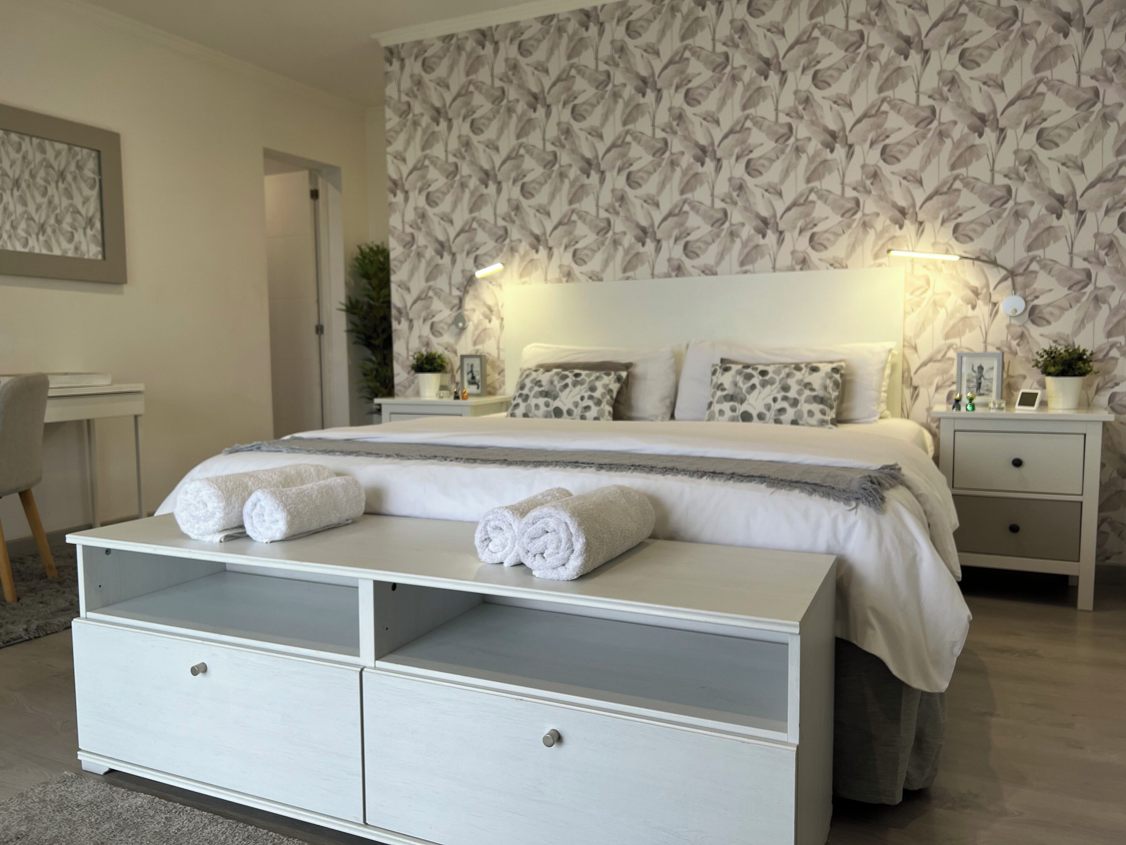 7 slaapkamers, een kluis op de kamer, een bureau