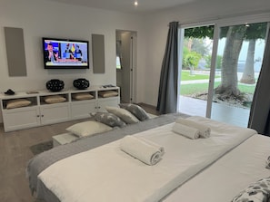 7 bedrooms, in-room safe, desk, iron/ironing board