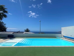 Outdoor pool, a heated pool - Malibú Ocean Villa (Santa Cruz De Tenerife)