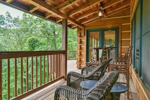 Property grounds - 'Bair' Necessities Cabin w Hot Tub and Firepit (Old Fort)