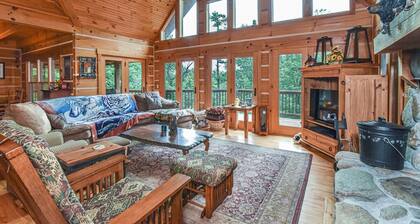 'Bair' Necessities Cabin w Hot Tub and Firepit