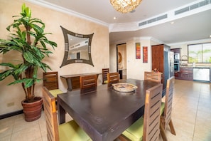 Condo, Multiple Beds (Villa Sahalee) | Private kitchen